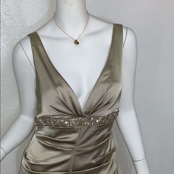 WOMEN’S XSCAPE CHAMPAGNE COLOR ROUCHED STRETCH BODY CON SATIN DRESS SIZE 12 - Picture 6 of 10